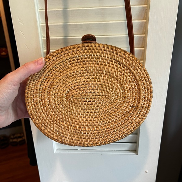 Woven Rattan Wicker Basket Crossbody Bag - Picture 3 of 8